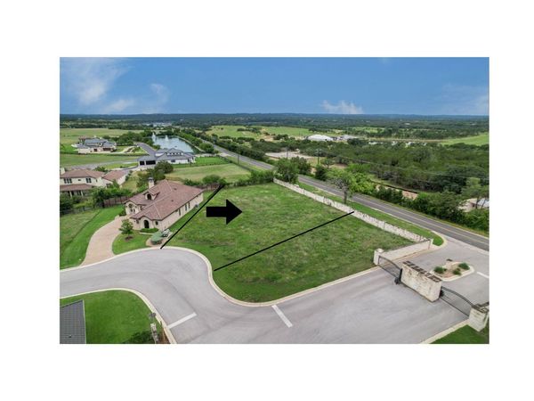 1852 Art Adams WAY , Spicewood, TX 78669