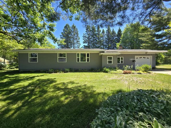 1801 W 14th ST, Sault Ste Marie, MI 49783