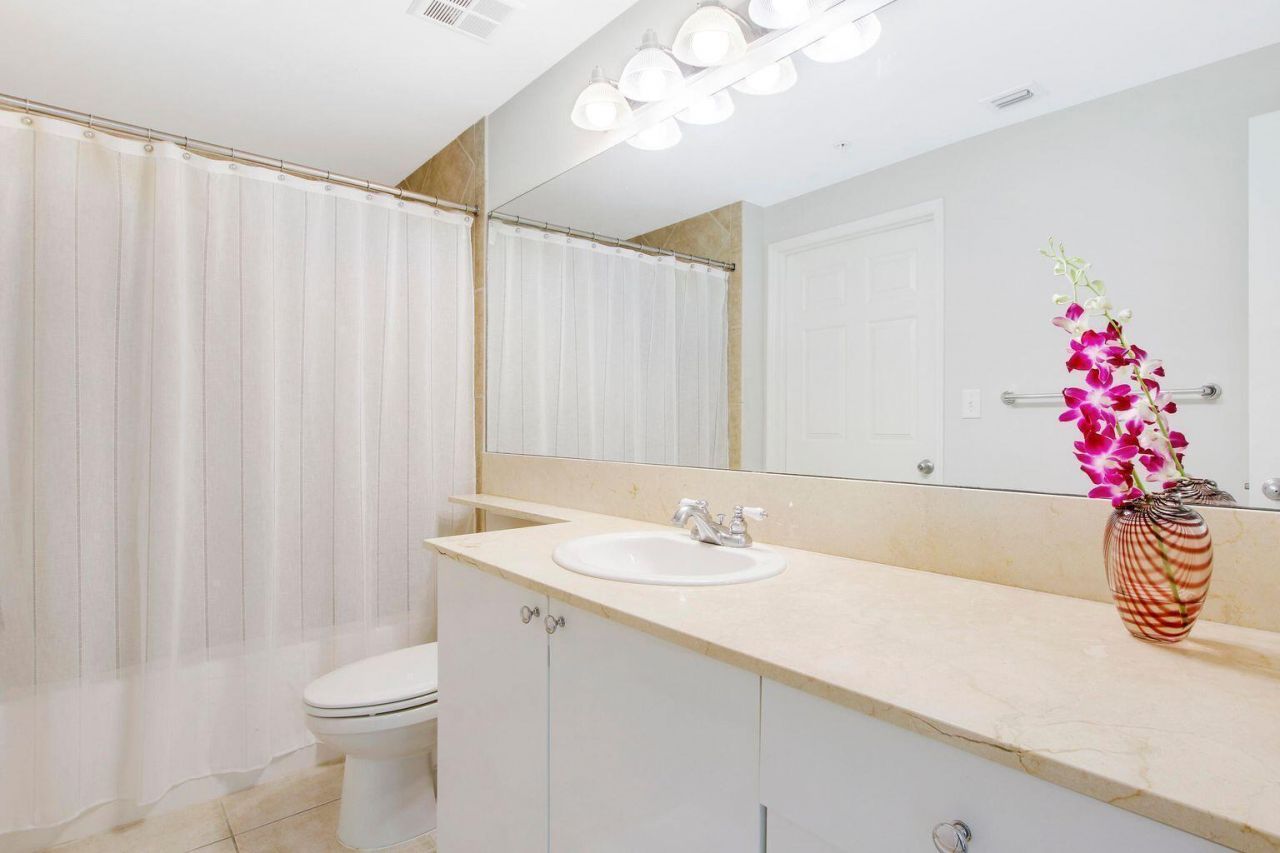 802 W Windward Way, Unit 206, Lantana, FL 33462 Photo