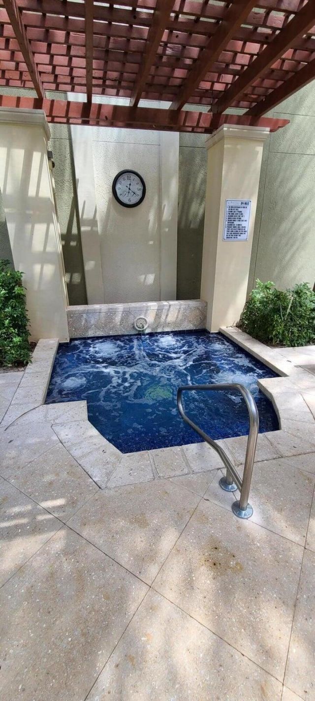 802 W Windward Way, Unit 206, Lantana, FL 33462 Photo
