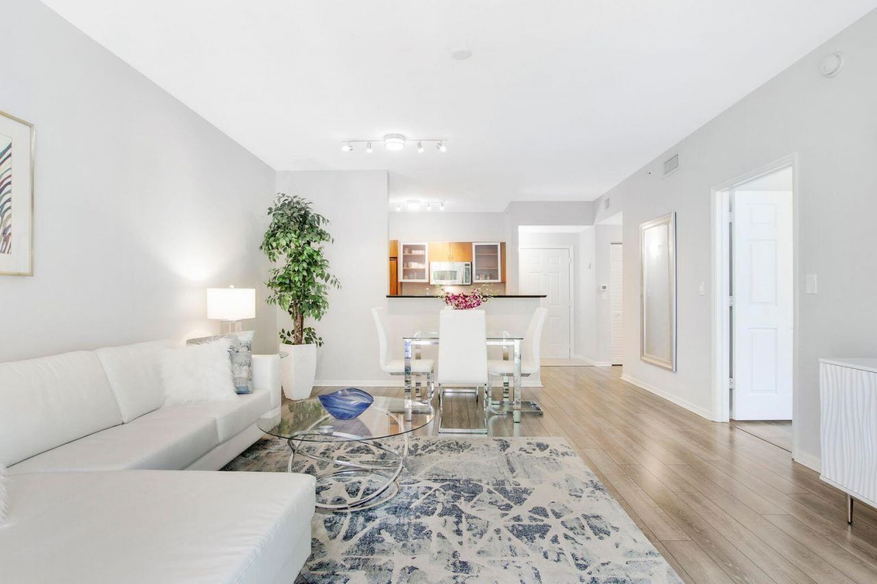 802 W Windward Way, Unit 206, Lantana, FL 33462 Photo