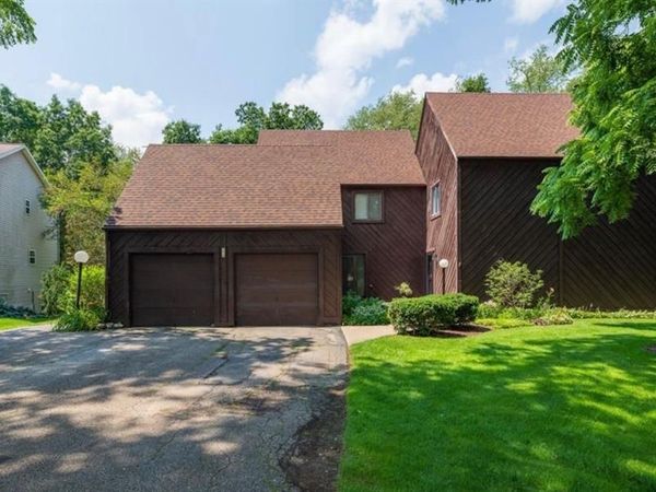 279 Fairway Court , Plainwell, MI 49080