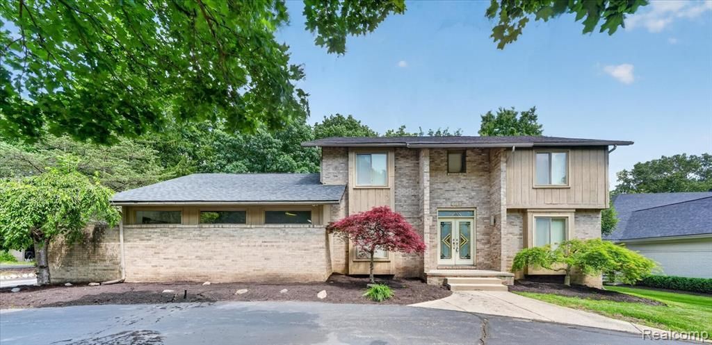 6153 Pickwood Drive, West Bloomfield Township, MI 48322 Main Photo
