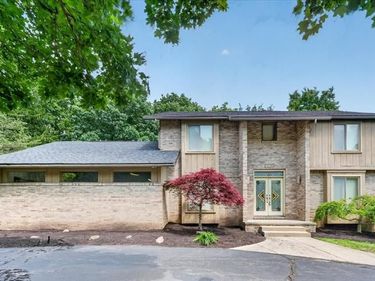 6153 Pickwood Drive, West Bloomfield Twp, MI 48322