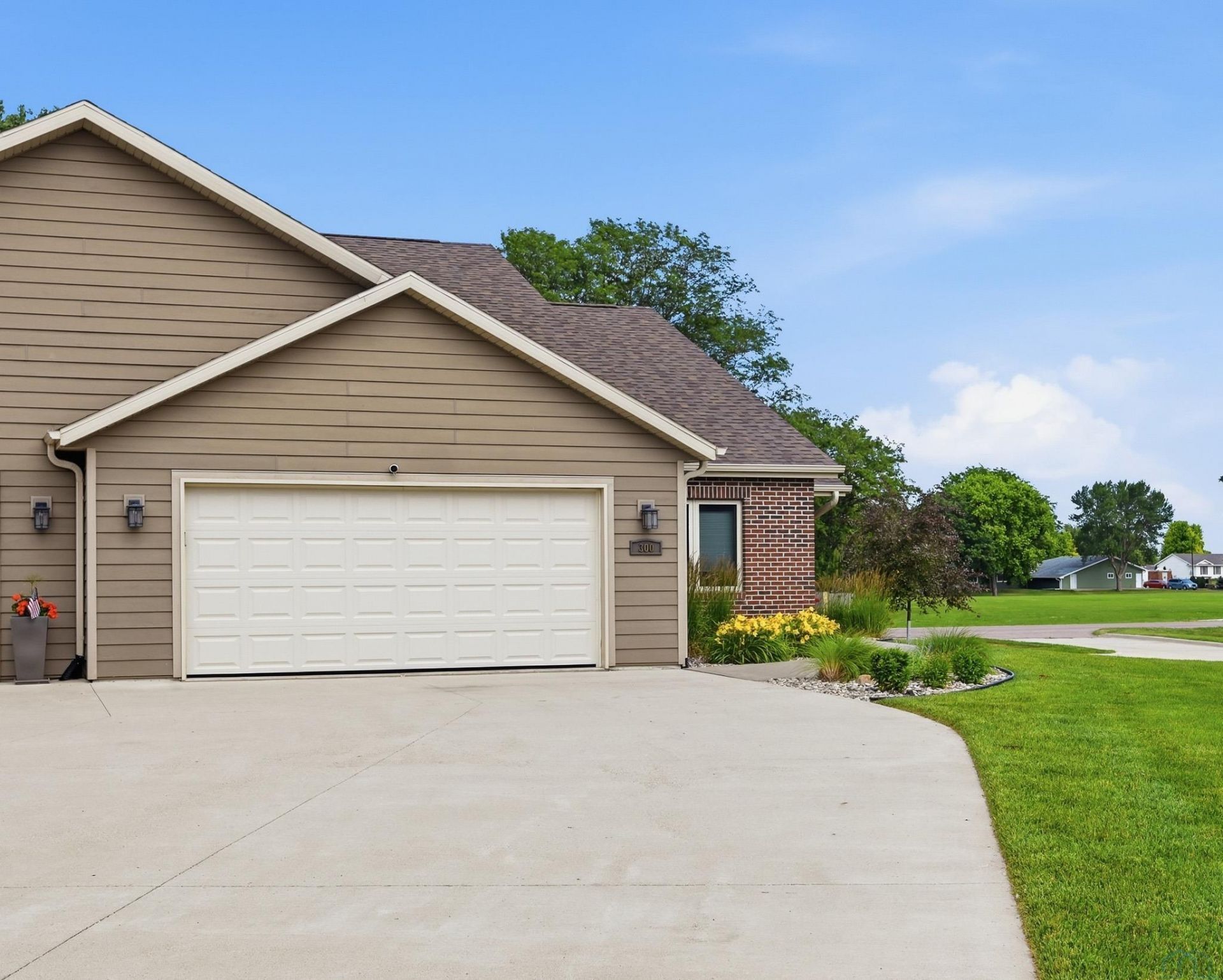 300 Prairie Bluff Dr., Sergeant Bluff, IA 51054 Main Photo