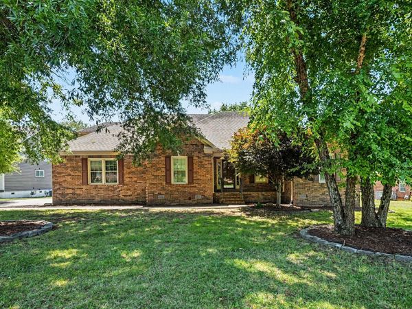 519 Redstone Dr, Gallatin, TN 37066