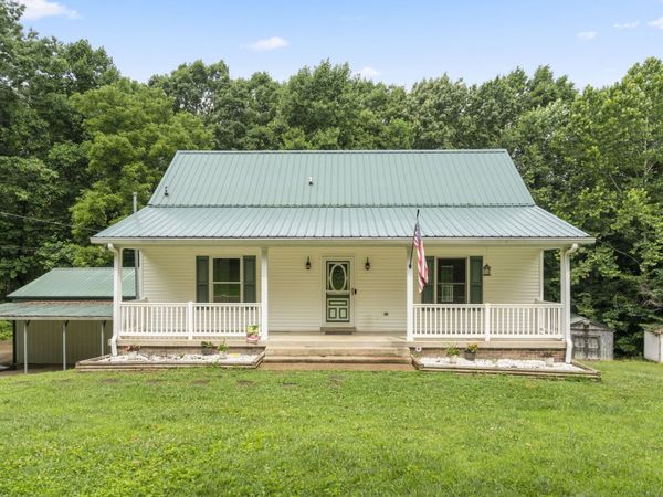 207 Robinson Dr , Dickson, TN 37055