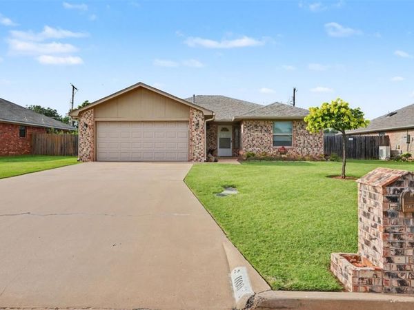 1109 Wendy Lane, Altus, OK 73521