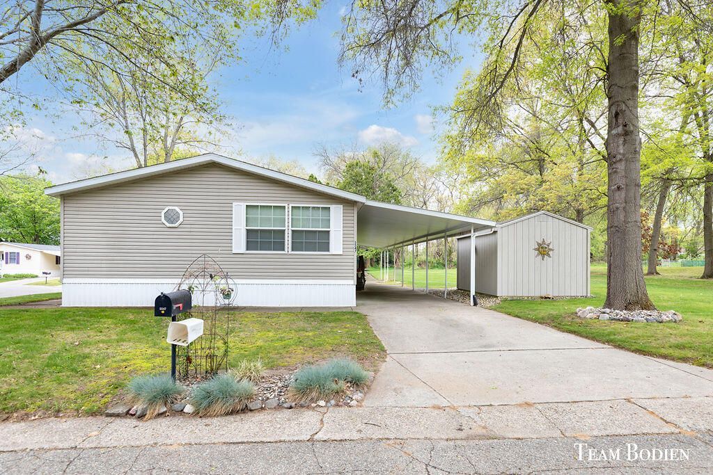5547 Seagull Drive Ne, Belmont, MI 49306 Main Photo