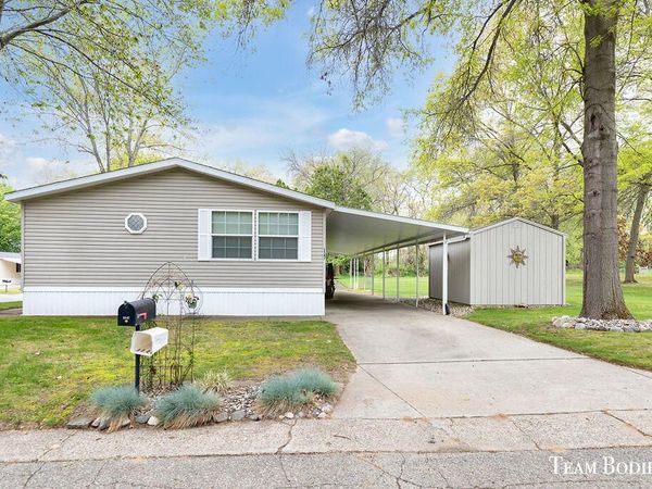 5547 Seagull Drive NE, Belmont, MI 49306