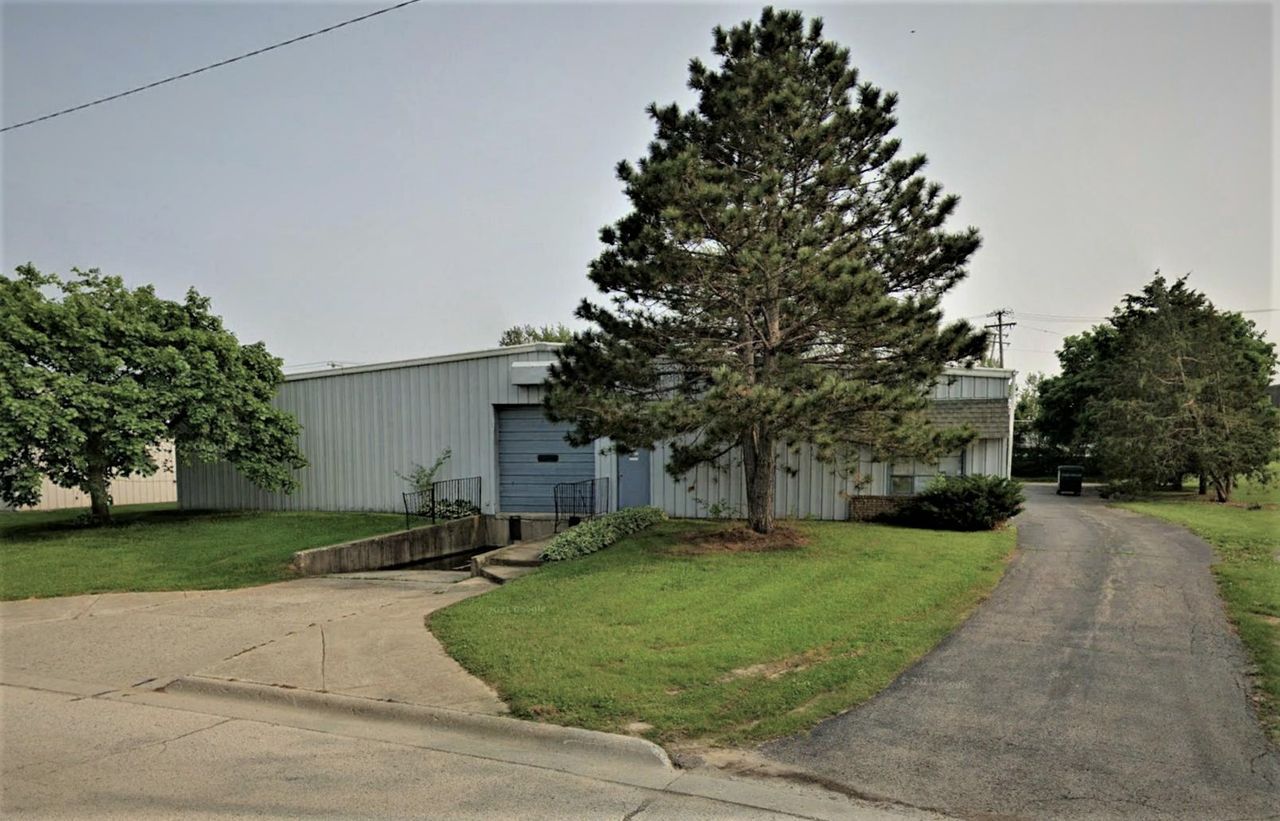 4853 Hydraulic Rd, Rockford, IL 61109