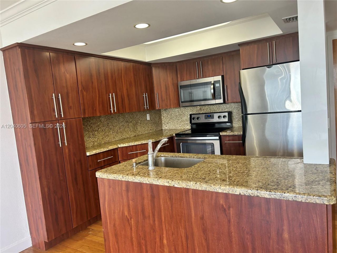 7601 E Treasure Dr, Unit 2104, North Bay Village, FL 33141 Photo