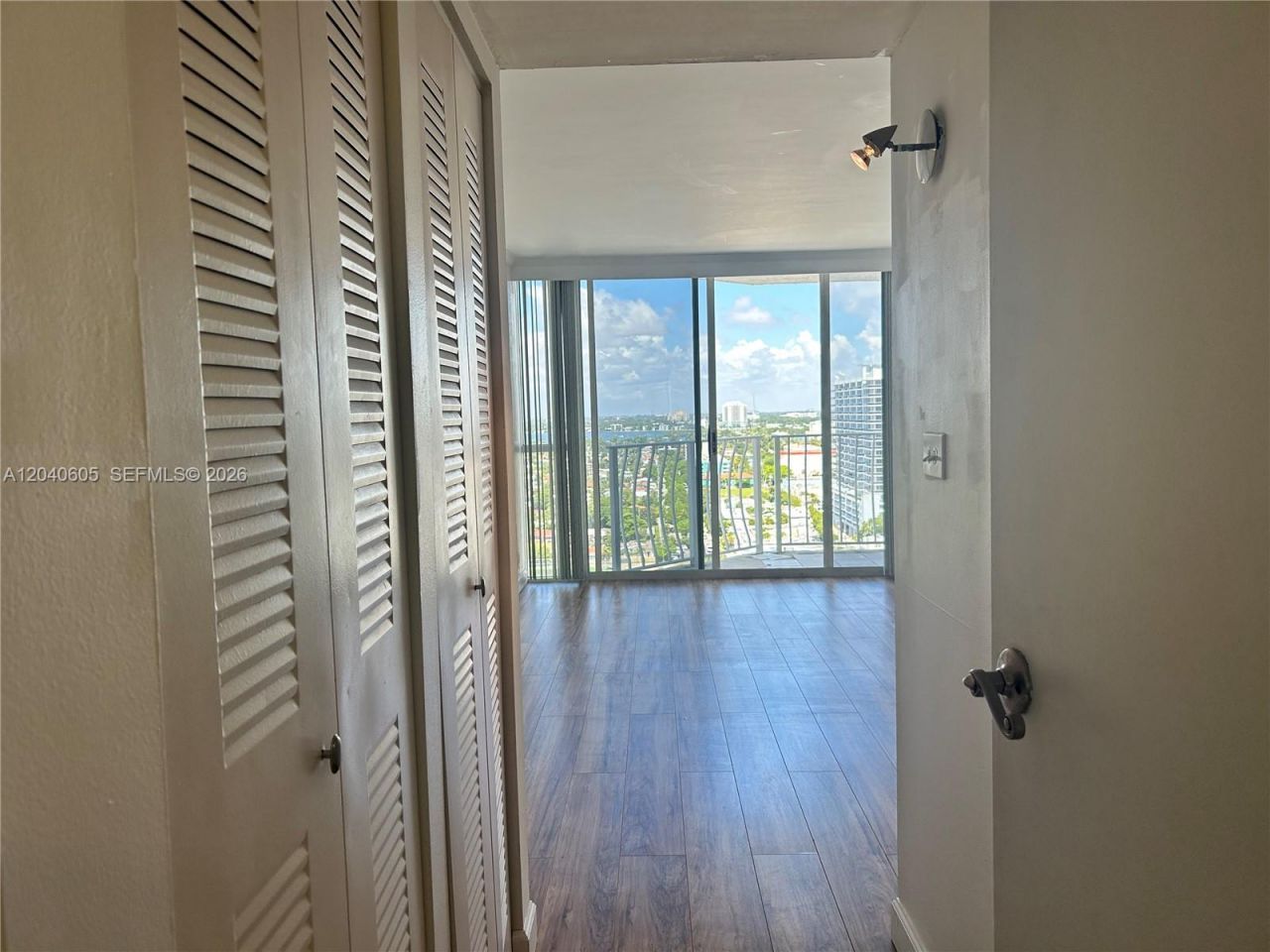 7601 E Treasure Dr, Unit 2104, North Bay Village, FL 33141 Photo