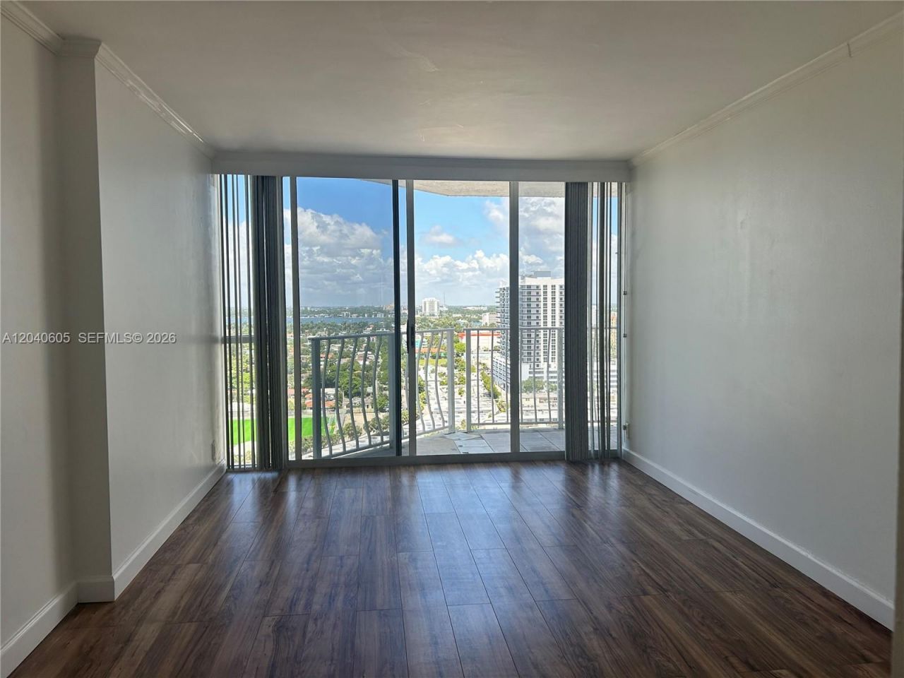 7601 E Treasure Dr, Unit 2104, North Bay Village, FL 33141 Photo