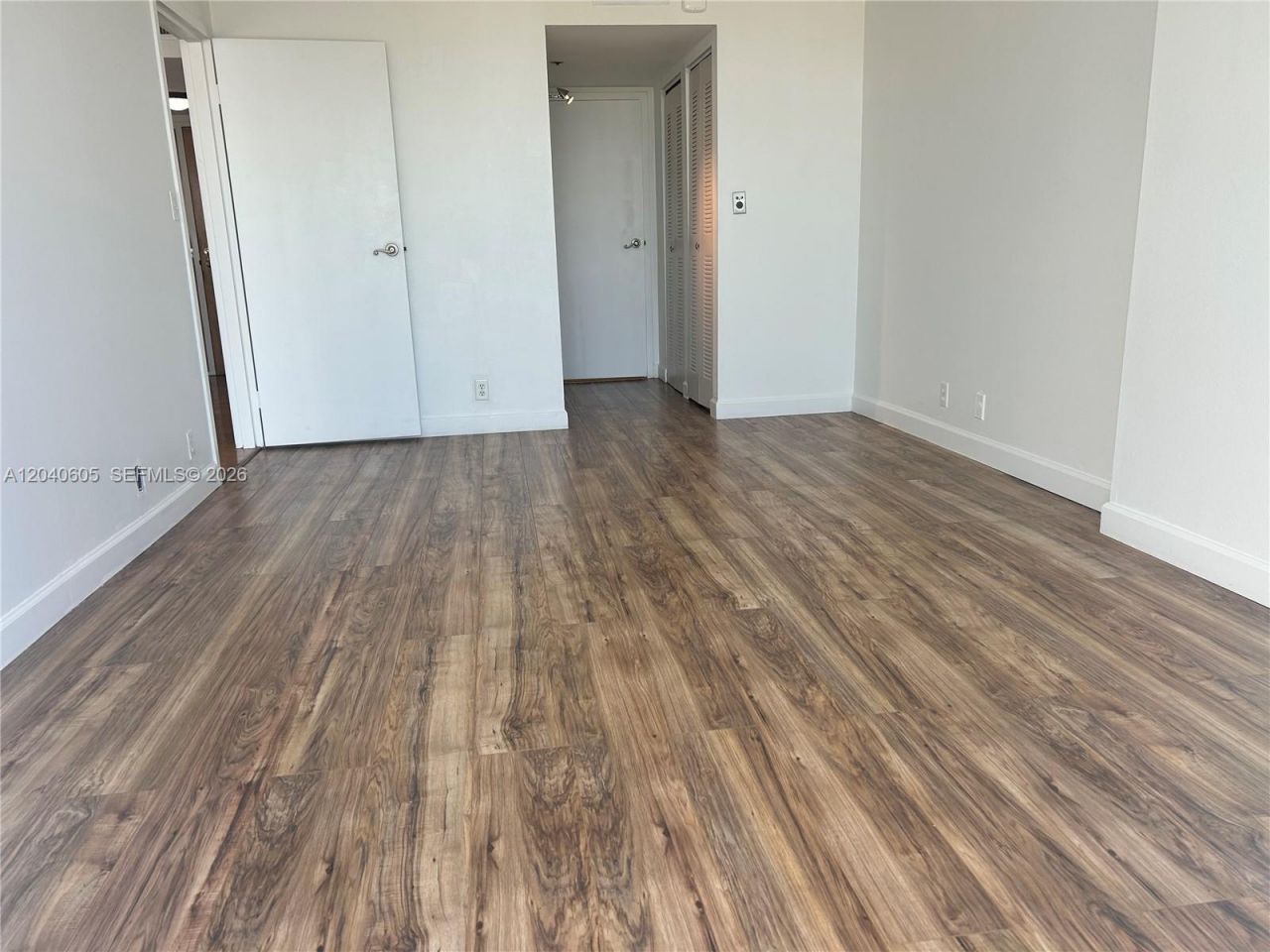7601 E Treasure Dr, Unit 2104, North Bay Village, FL 33141 Photo