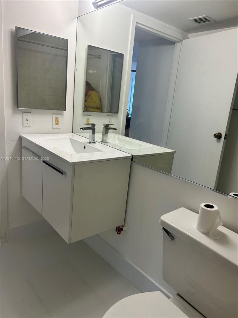 7601 E Treasure Dr, Unit 2104, North Bay Village, FL 33141 Photo