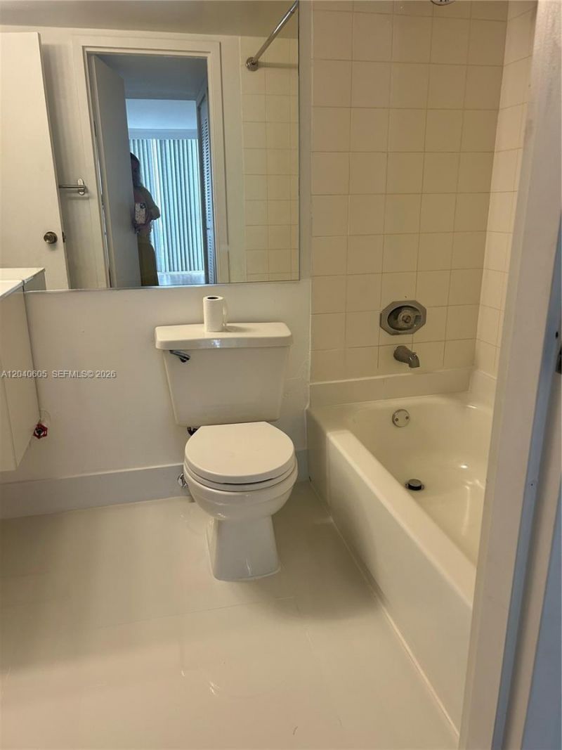 7601 E Treasure Dr, Unit 2104, North Bay Village, FL 33141 Photo