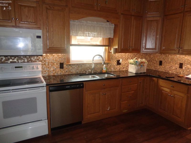 414 W Pearl Street, Willard, OH 44890 Photo 3