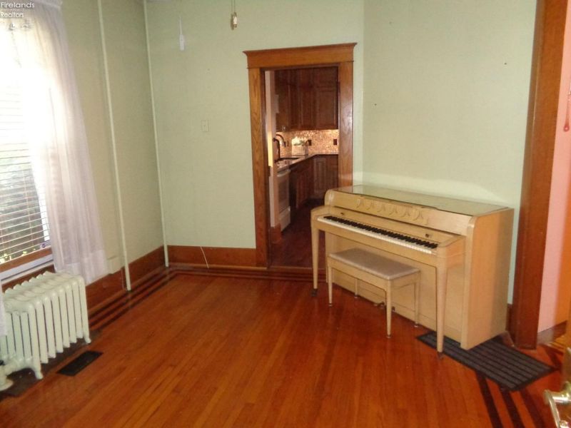 414 W Pearl Street, Willard, OH 44890 Photo 8