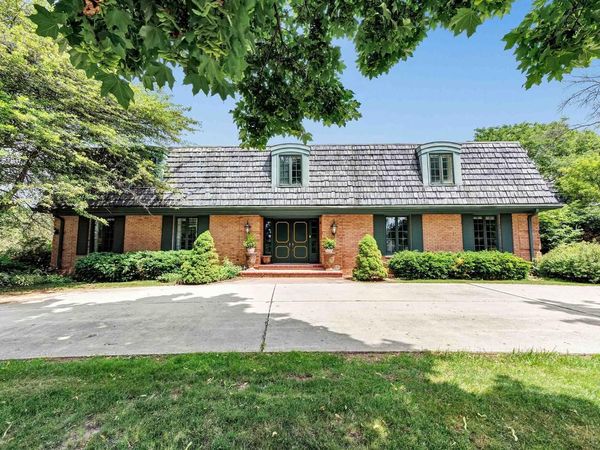 675 SUNSET CIRCLE, Green Bay, WI 54301