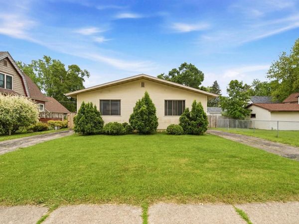 408 E PINE STREET, New London, WI 54961