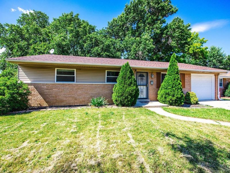 2468 Fulbourne Drive, Colerain Township, OH 45231 Photo 2