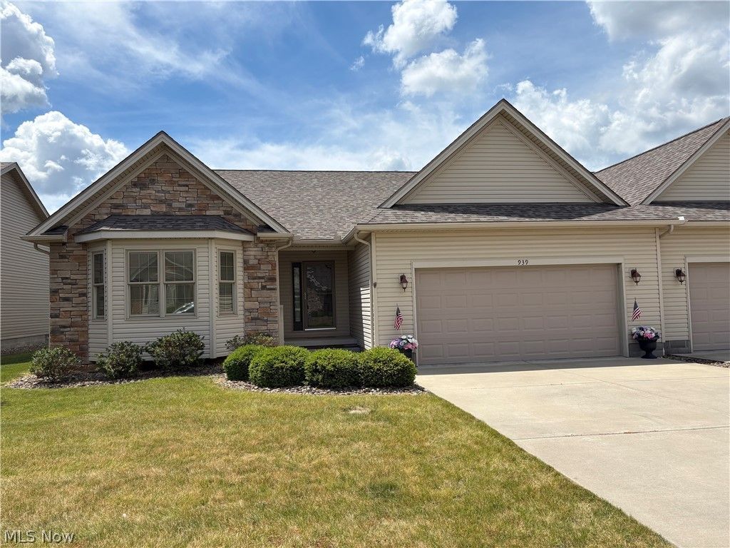 939 Park Place , Niles, OH 44446 Main Photo