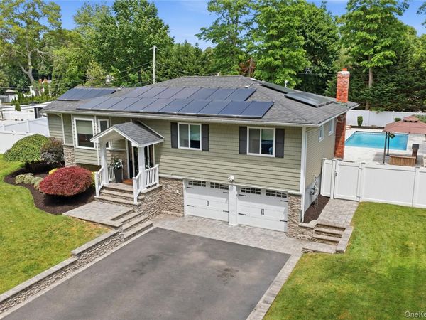 3 Del Place, Hauppauge, NY 11788