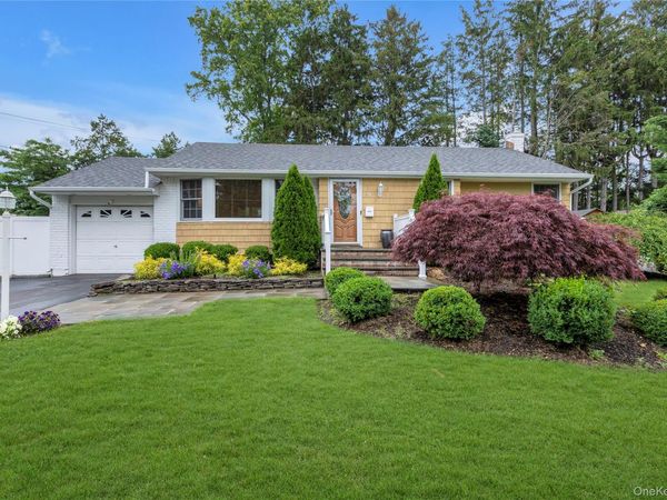 9 Carrol Place, Greenlawn, NY 11740