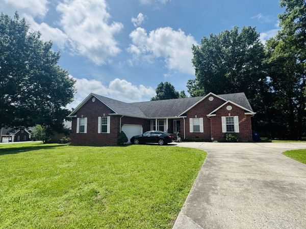 113 Stonegate Circle , Shelbyville, TN 37160