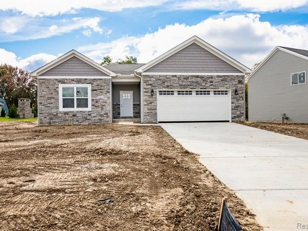 6064 Woodridge Lane, Grand Blanc, MI 48439