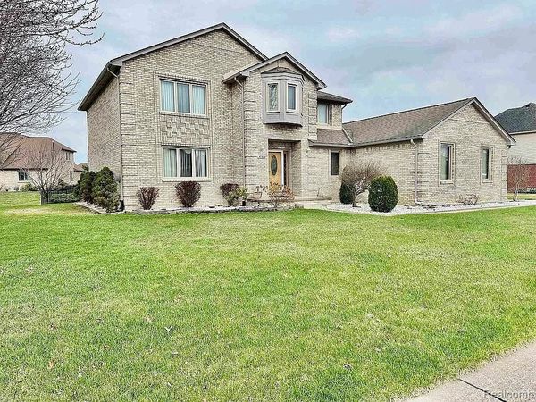 47630 Robins Nest Drive , Shelby Twp, MI 48315