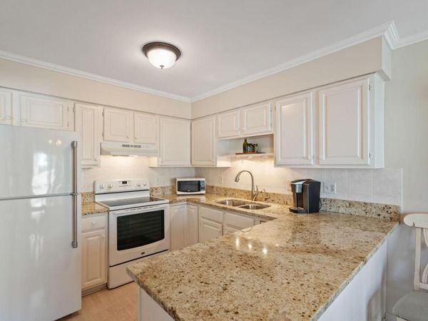 6140 Creek View Trail , Minnetonka, MN 55345