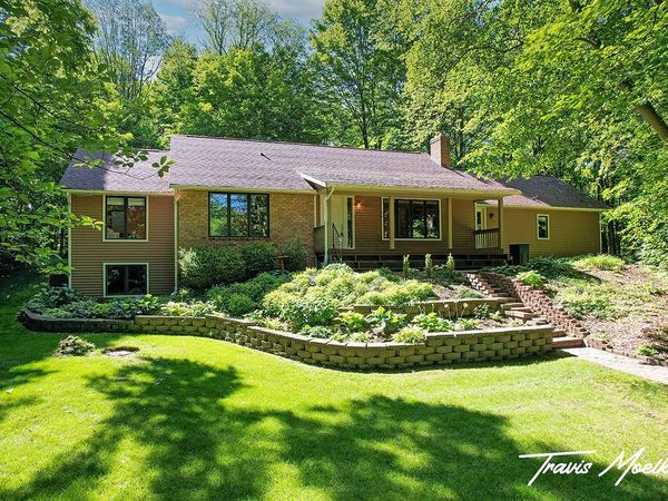 421 Sorrento Drive SE, Byron Center, MI 49315