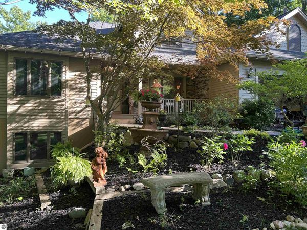 2910 Cedarwood Lane, Traverse City, MI 49686