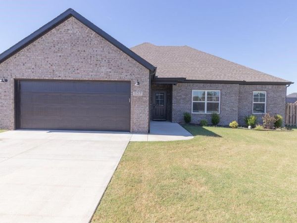 1137 Laux Lane, Pea Ridge, AR 72751