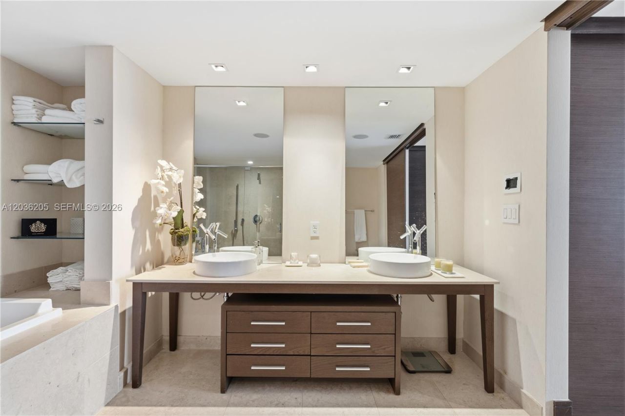 465 Brickell Ave, Unit 2101, Miami, FL 33131 Photo