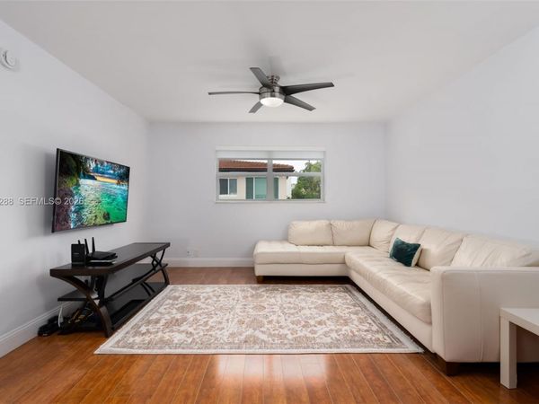 611 NE 14th Ave , Unit 206, Fort Lauderdale, FL 33304