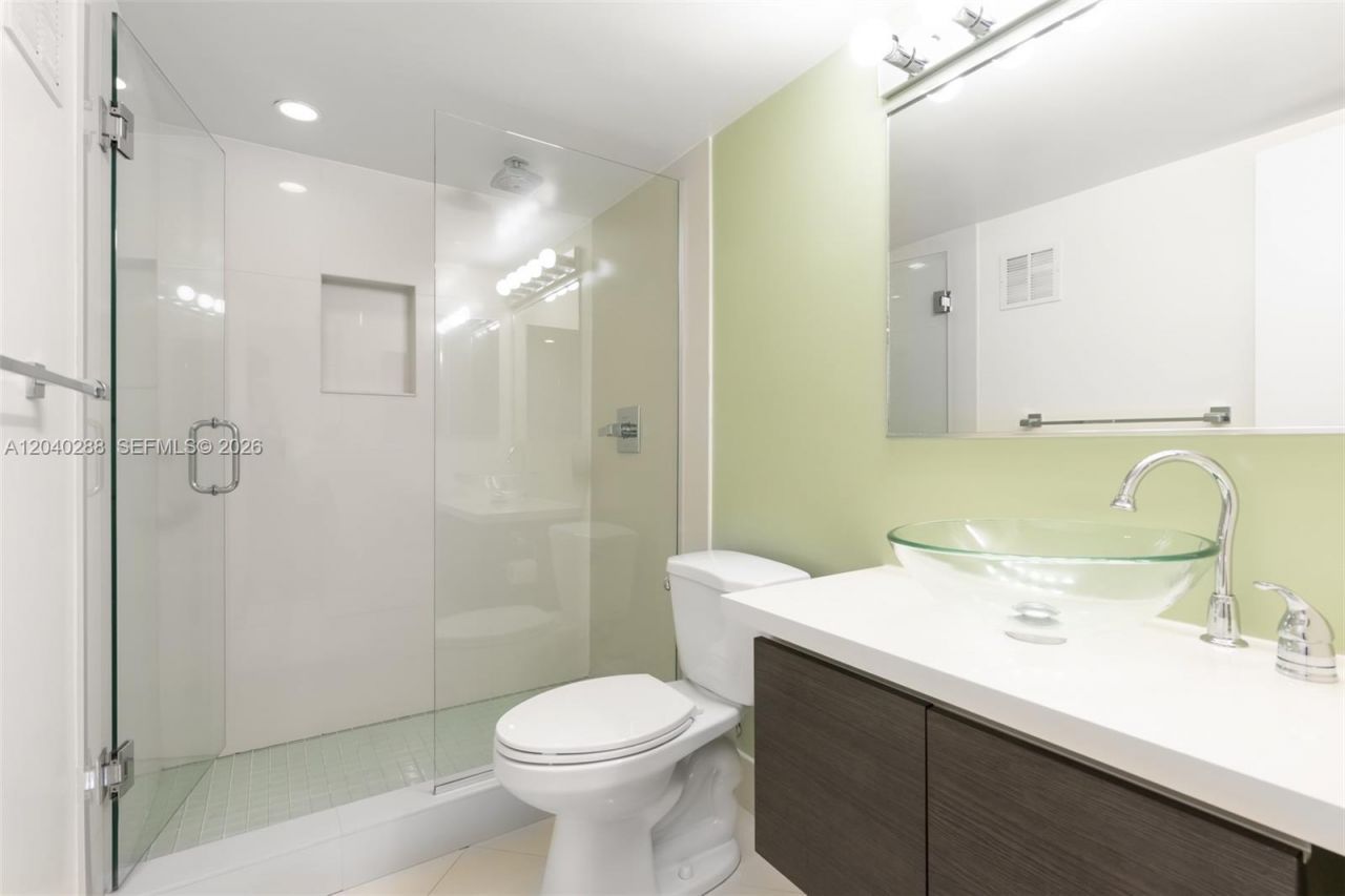 611 NE 14th Ave, Unit 206, Fort Lauderdale, FL 33304 Photo