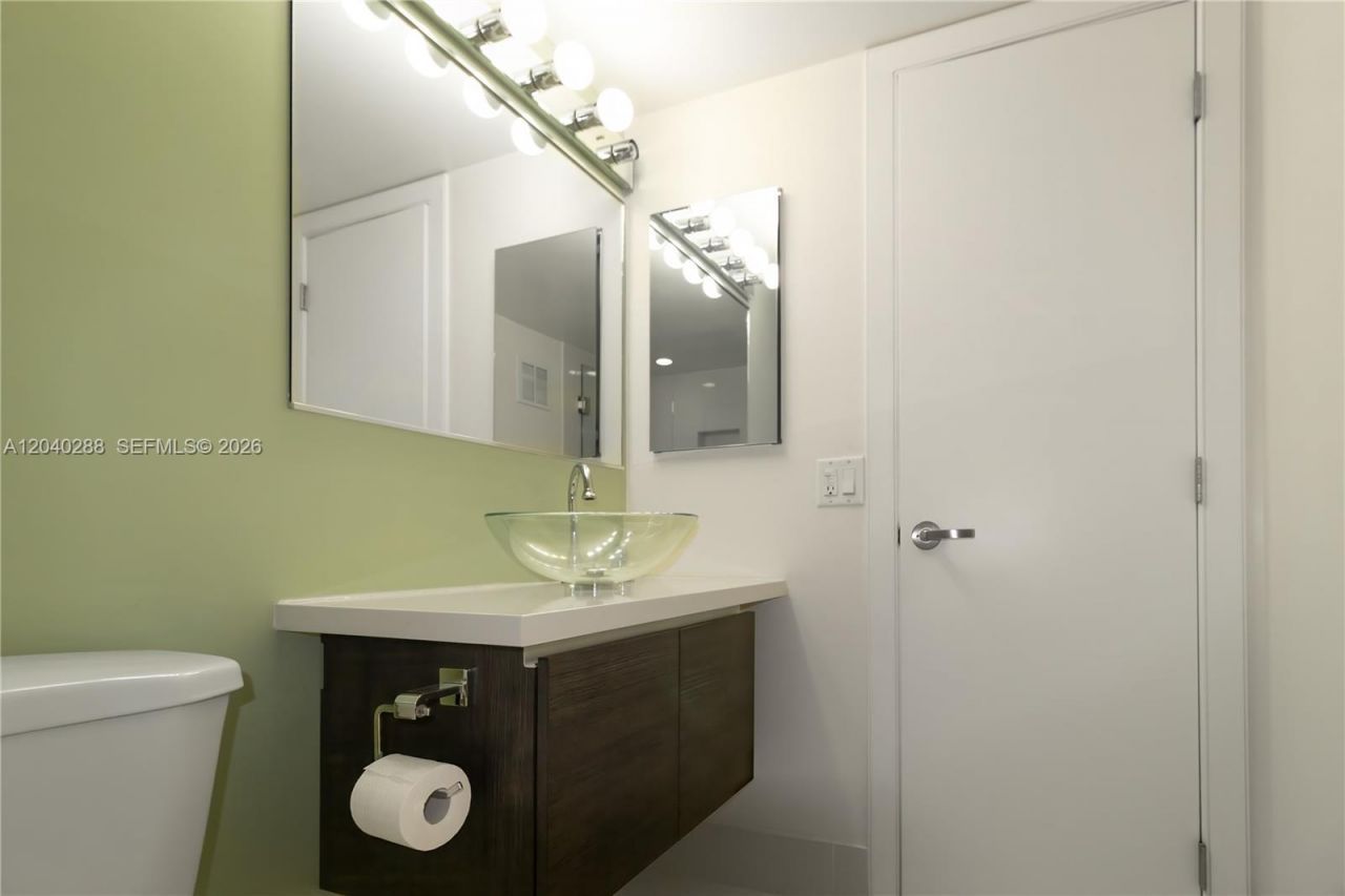 611 NE 14th Ave, Unit 206, Fort Lauderdale, FL 33304 Photo