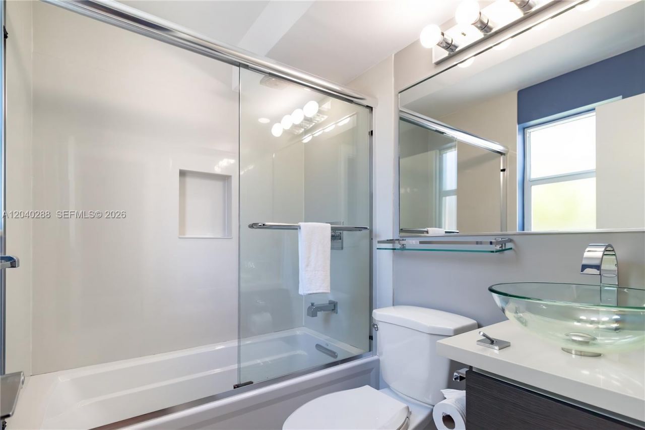 611 NE 14th Ave, Unit 206, Fort Lauderdale, FL 33304 Photo