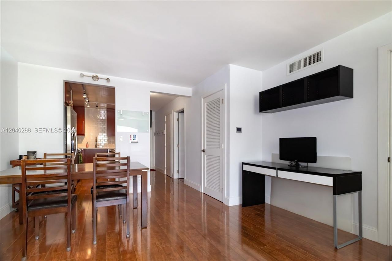 611 NE 14th Ave, Unit 206, Fort Lauderdale, FL 33304 Photo