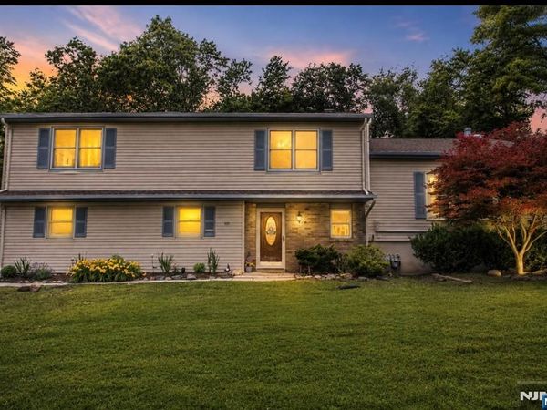 101 Rolling Ridge Road, WEST MILFORD, NJ 07480