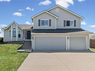 8505 N ARCOLA Avenue, Kansas City, MO 64153