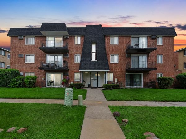 12850 Crestbrook Court, Unit 10, Crestwood, IL 60418