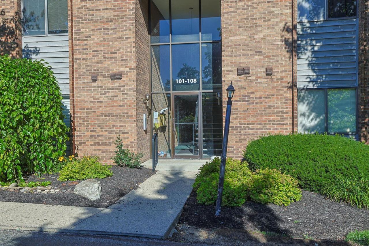 1544 W Galbraith Road, Unit 106, North College Hill, OH 45231 Main Photo