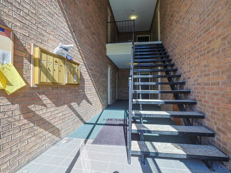 1544 W Galbraith Road, Unit 106, North College Hill, OH 45231 Photo 2