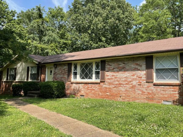 230 Downer Dr , Clarksville, TN 37042