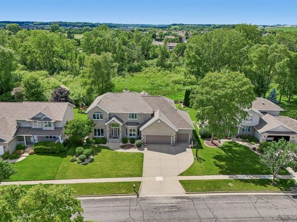 902 N Fairbrook Drive, Waunakee, WI 53597