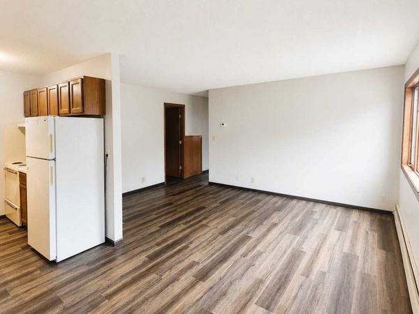 222 6th Street SW, Unit 2, Madelia, MN 56062